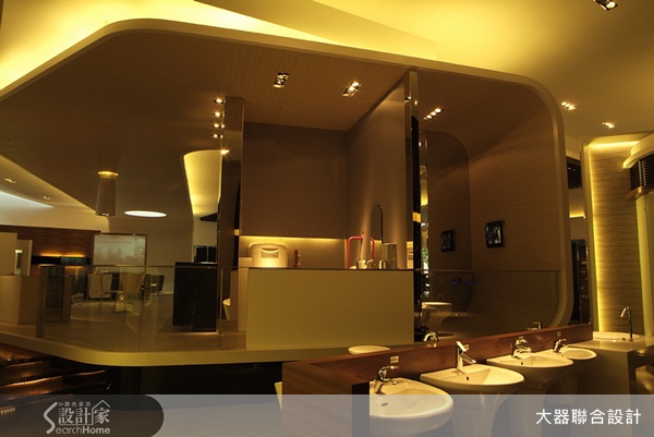 簡潔俐落的線條創造出個性的現代風,圓弧型的線條讓空