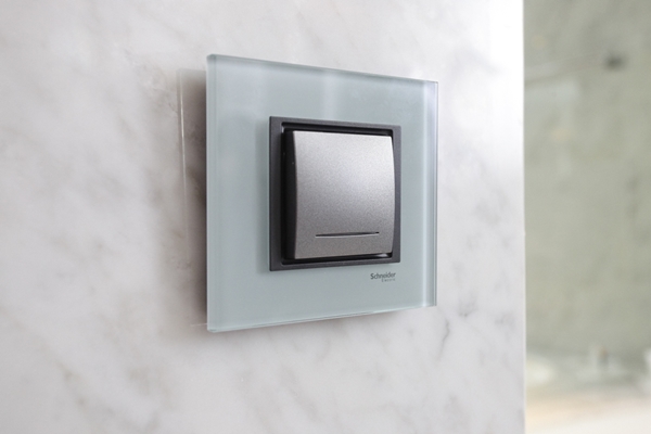 老舊電氣線路好危險 ! 據內政部消防署統計，近五年電