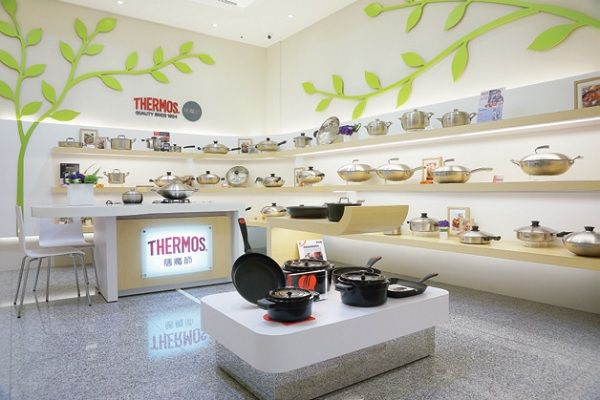 皇冠金屬長期致力於為國人的烹調鍋具把關，在「漂亮家