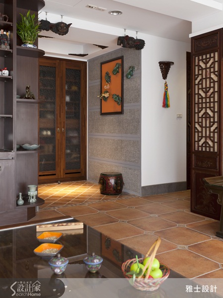 本案是屬於中古屋翻修的案子，屋主鍾情於中式的居家風