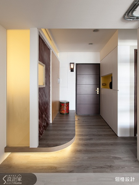 這間新成屋走的是復古氛圍路線，因此要如何在沒有舊房