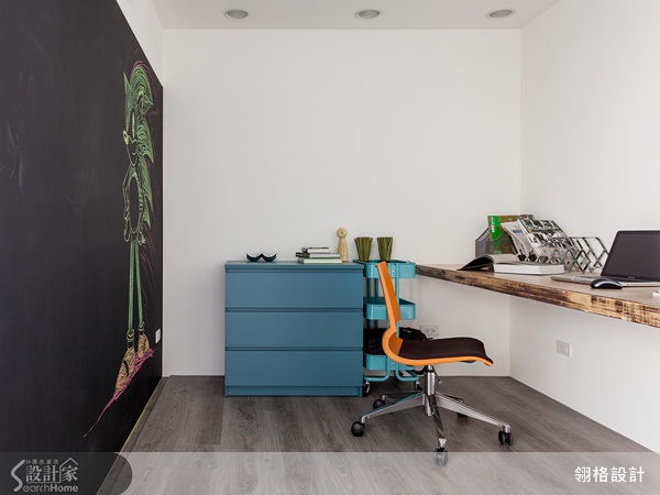 這間新成屋走的是復古氛圍路線，因此要如何在沒有舊房