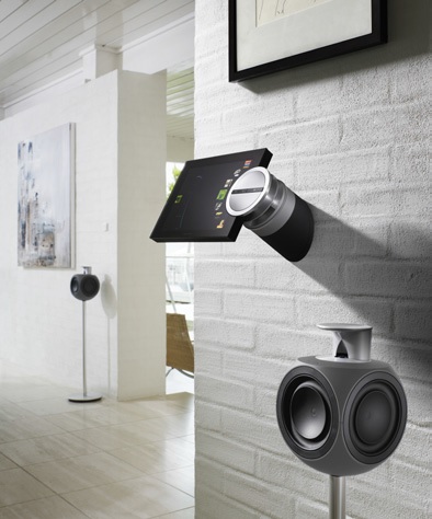 彷彿家具、壁飾般的音響,企圖在視覺感官和性能上為消