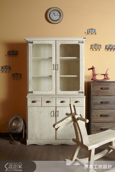 收納櫃的設計百百種，買現成櫃體，又怕細節設計與尺寸