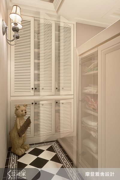 40年老屋狹長型的加上只有兩面窗戶,因此有嚴重的採光