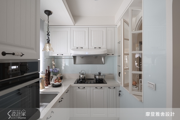 40年老屋狹長型的加上只有兩面窗戶,因此有嚴重的採光