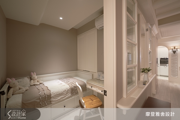 40年老屋狹長型的加上只有兩面窗戶,因此有嚴重的採光