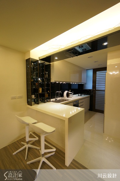 女主人是一位鋼琴教師，因此設計師便以鋼琴琴鍵的造型