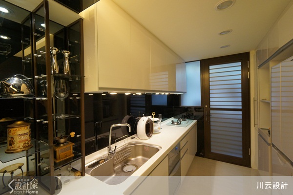 女主人是一位鋼琴教師，因此設計師便以鋼琴琴鍵的造型