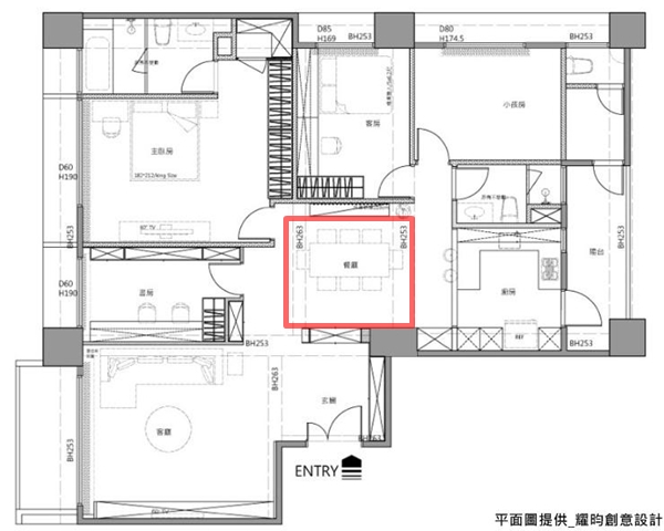 面對忙碌而緊湊的生活，屋主夫妻渴望擁有一個能舒解壓