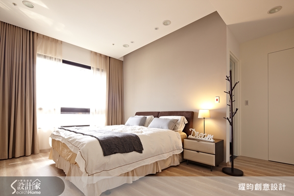 面對忙碌而緊湊的生活，屋主夫妻渴望擁有一個能舒解壓