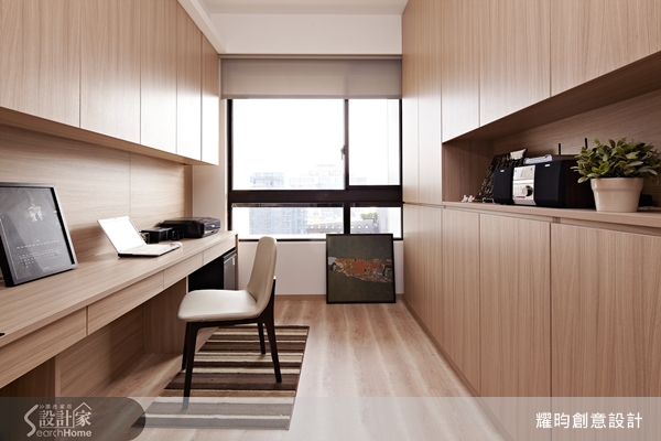 面對忙碌而緊湊的生活，屋主夫妻渴望擁有一個能舒解壓