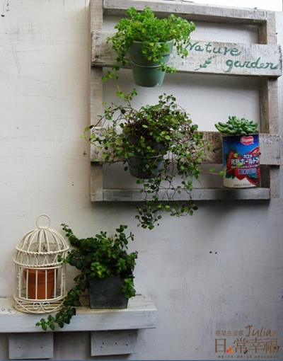 幾年前，很著迷於將拾回的木片，做些小改造。閒暇時，