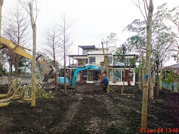 購地自建蓋屋是現在越來越流行的趨勢，施工過程的前、