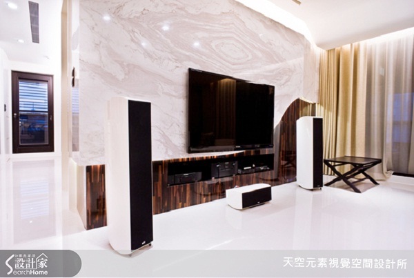 從小繪畫就是他的最愛，因為想成為一名漫畫家，所以跑