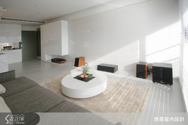 楊崇毅畢業於樹德科技大學室內設計系，喜歡處理裸露的