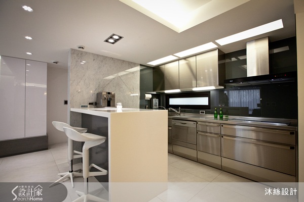 對同時具備室內空間設計和時裝設計背景的黃靖玹來說，