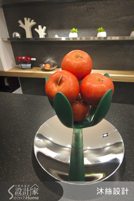 佈置的原則，就是最中國人喜愛的顏色，像是代表喜氣的