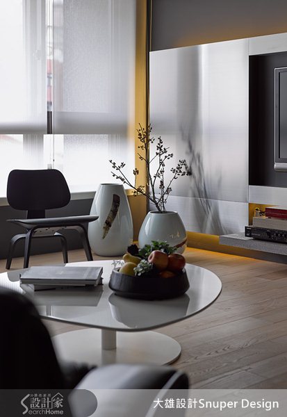 我還蠻喜歡傳統巿場上賣的一些應景有年味的擺飾或春聯