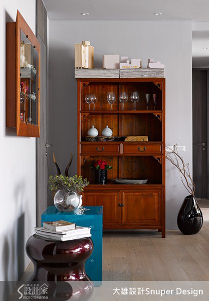 我還蠻喜歡傳統巿場上賣的一些應景有年味的擺飾或春聯