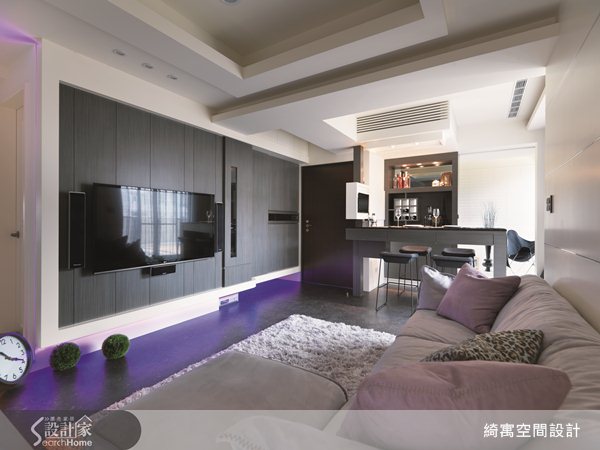 從建築藝術研究所畢業的張睿誠，從事室內設計已逾 8 