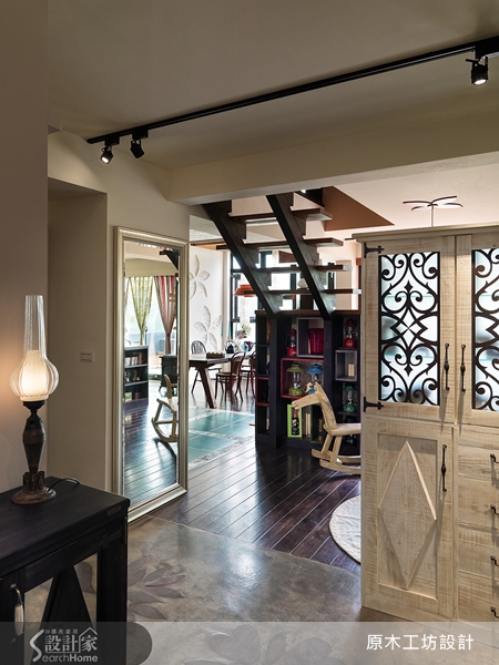 若將原木工坊定義在鄉村風的框架內,顯得太過侷限,因