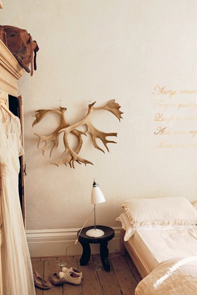 牆壁就是一面漂亮的空白畫布，充滿各種可能性，讓人等