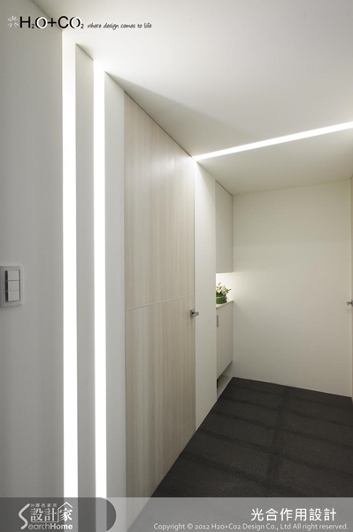 位於台北市松山區屬是35年的老屋，女屋主買下這間40坪