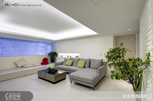 位於台北市松山區屬是35年的老屋，女屋主買下這間40坪