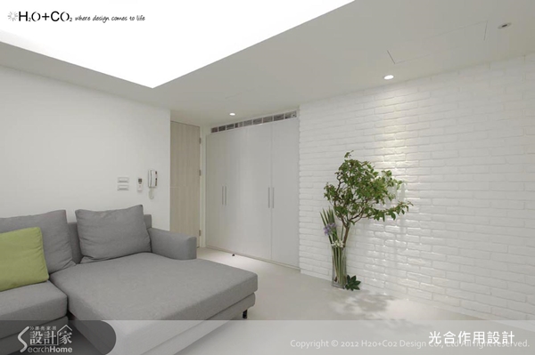 位於台北市松山區屬是35年的老屋，女屋主買下這間40坪