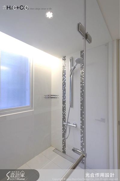 位於台北市松山區屬是35年的老屋，女屋主買下這間40坪