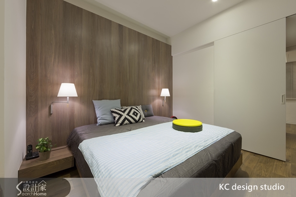 本案為兩戶空間打通的長向房型,85坪四房兩廳的簡約風