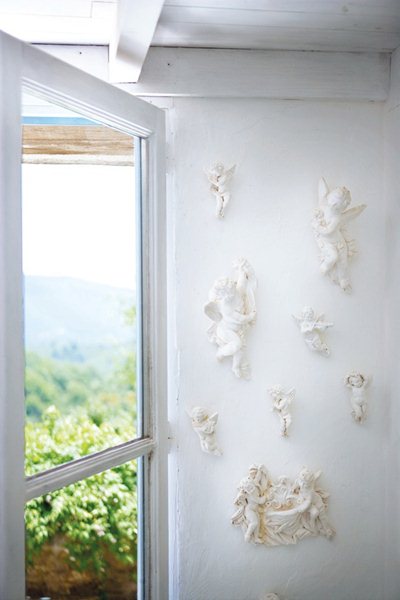 牆壁就是一面漂亮的空白畫布，充滿各種可能性，讓人等