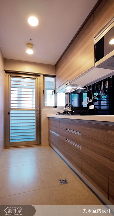 面對這間僅有 25 坪的空間，九禾設計在與屋主溝通過後
