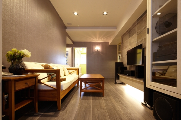 本屋案空間坪數僅 22 坪，雖然坪數不大，但經過設計師