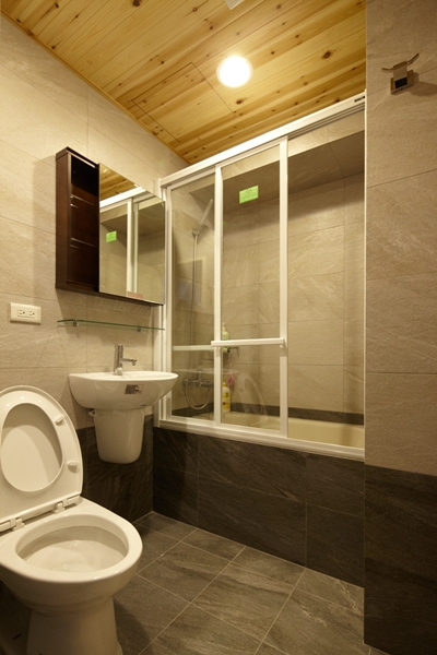 本屋案空間坪數僅 22 坪，雖然坪數不大，但經過設計師