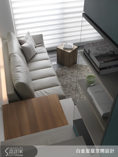 7 坪的空間，在廚具、電視、冰箱、冷氣、洗衣機等一應