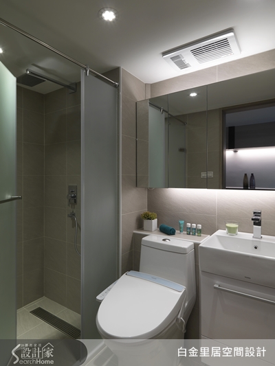 7 坪的空間，在廚具、電視、冰箱、冷氣、洗衣機等一應