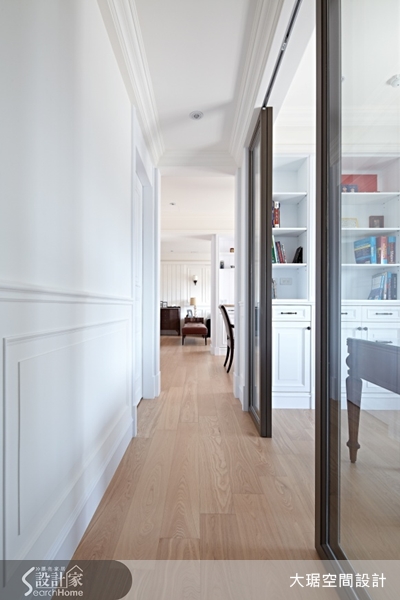 只運用4種顏色,就能把「家」佈置得豐富又有層次;抓