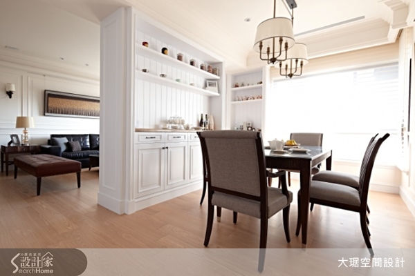 只運用4種顏色,就能把「家」佈置得豐富又有層次;抓