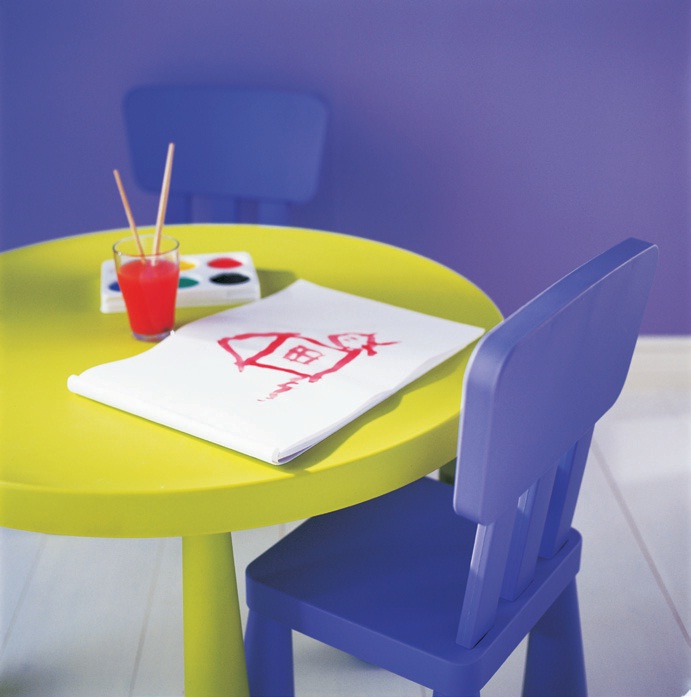 近來，因為發生不少兒童誤食中毒及攀爬窗戶陽台墜樓事