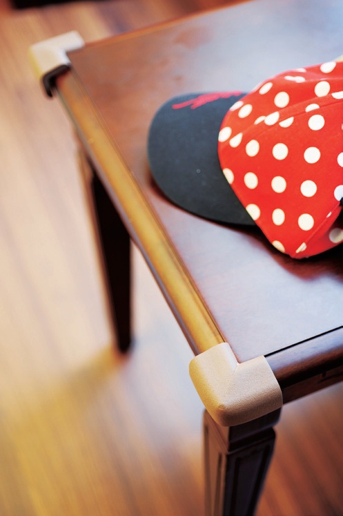 近來,因為發生不少兒童誤食中毒及攀爬窗戶陽台墜樓事