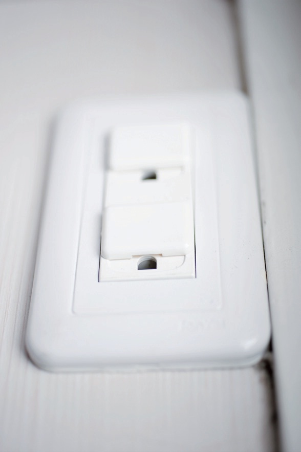 近來,因為發生不少兒童誤食中毒及攀爬窗戶陽台墜樓事