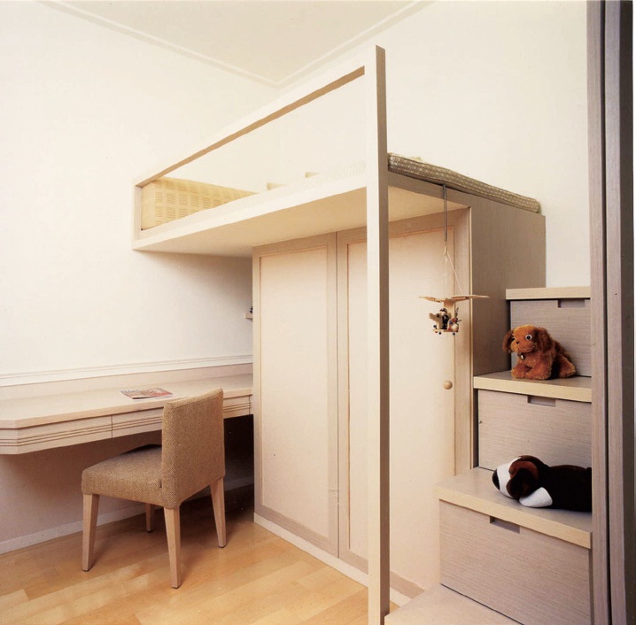 近來,因為發生不少兒童誤食中毒及攀爬窗戶陽台墜樓事