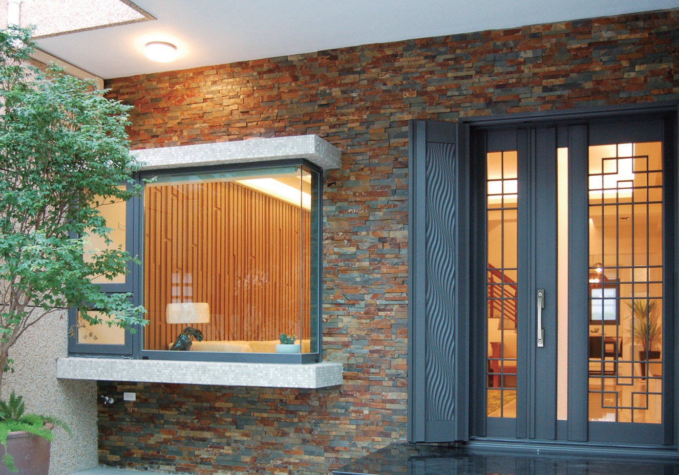 近來,因為發生不少兒童誤食中毒及攀爬窗戶陽台墜樓事