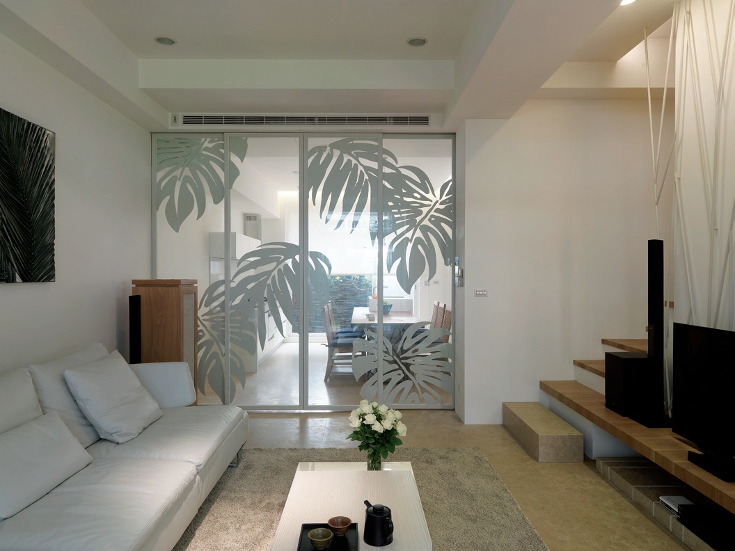 近來,因為發生不少兒童誤食中毒及攀爬窗戶陽台墜樓事