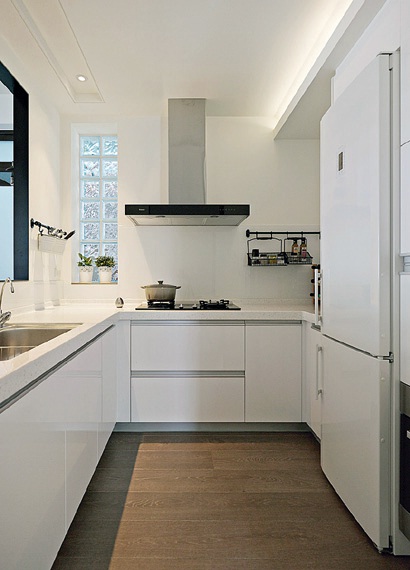 近來,因為發生不少兒童誤食中毒及攀爬窗戶陽台墜樓事