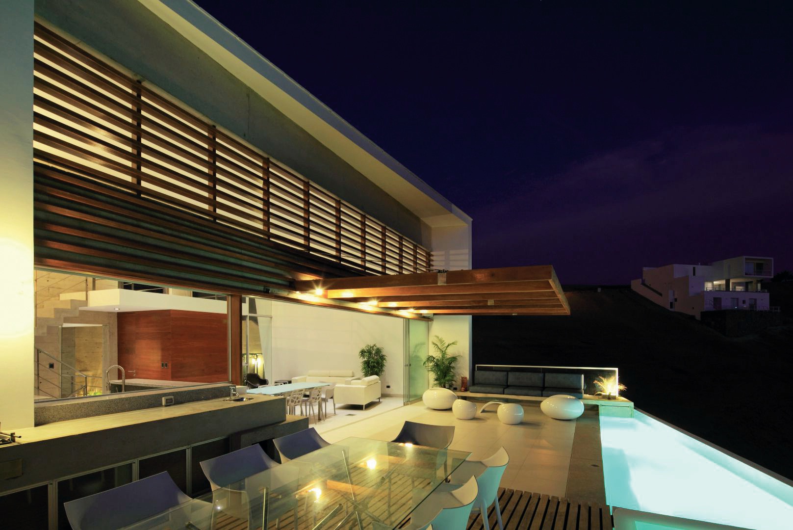 當視野寬廣了，人也就開闊了，放假的時候人們總是拼命