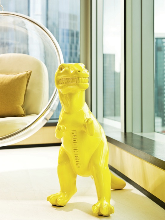 混搭佈置是將兩種不同風格物件，找出相同點巧妙陳列在