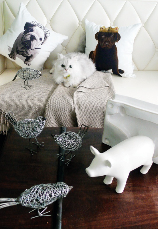 混搭佈置是將兩種不同風格物件,找出相同點巧妙陳列在